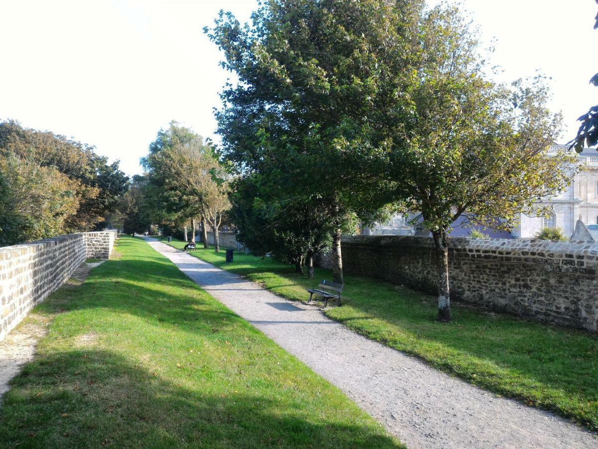 Lumineux T2 Vieille ville 3 pers parking gratuit - by La Source d'OrFée Boulogne-sur-Mer Exterior foto